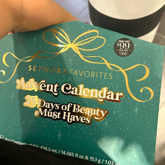Sephora Favorites Best-of-Beauty Advent Calendar 25 Days Holiday 2024 Christmas - Picture 1 of 1